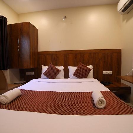 מומביי Oyo 8757 Prakash Inn מראה חיצוני תמונה